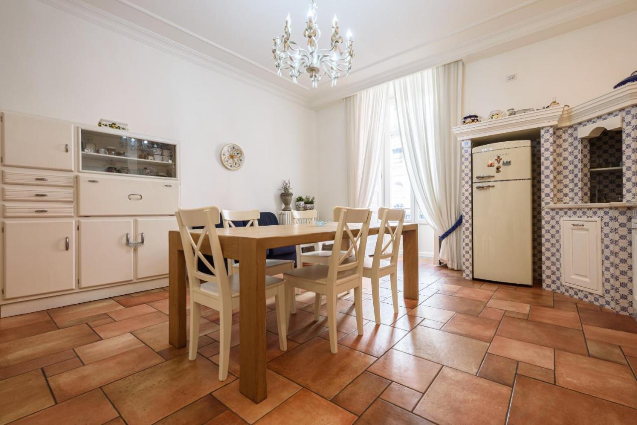 Palazzo Dello Spagnolo Suite Napels Buitenkant foto