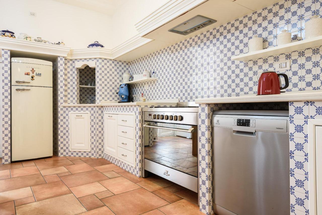 Palazzo Dello Spagnolo Suite Napels Buitenkant foto
