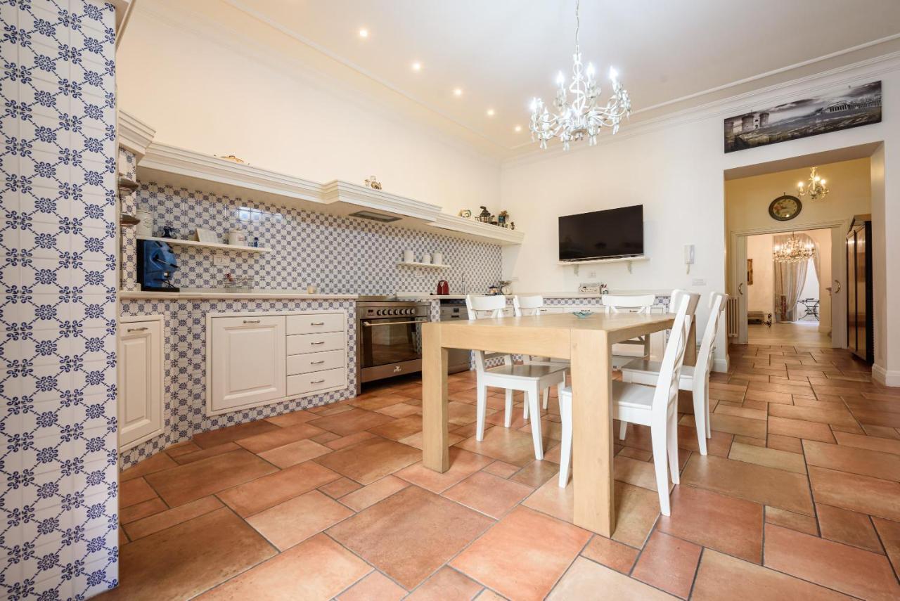 Palazzo Dello Spagnolo Suite Napels Buitenkant foto